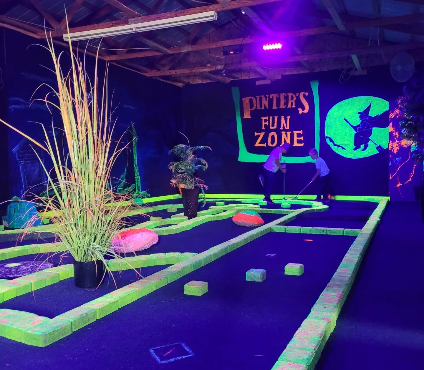 Glow in the dark Mini-Golf